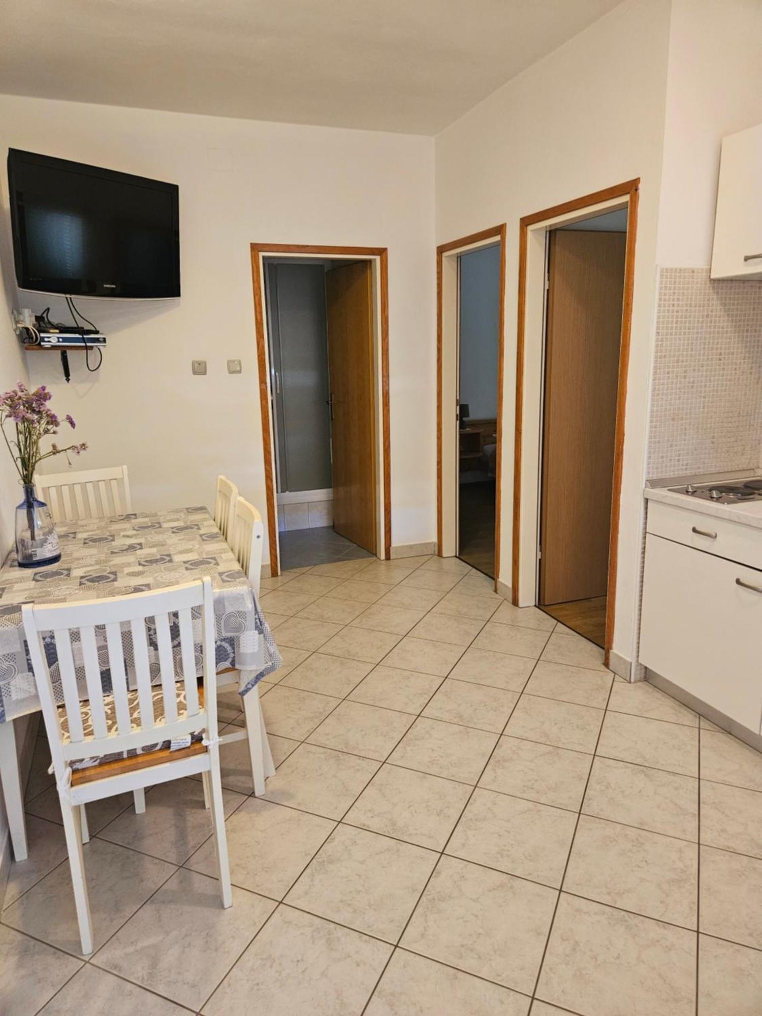 Apartmani Tatjana Rab Town Exterior foto
